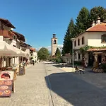 Belvedere Club H62 Mountains View Апартаменти